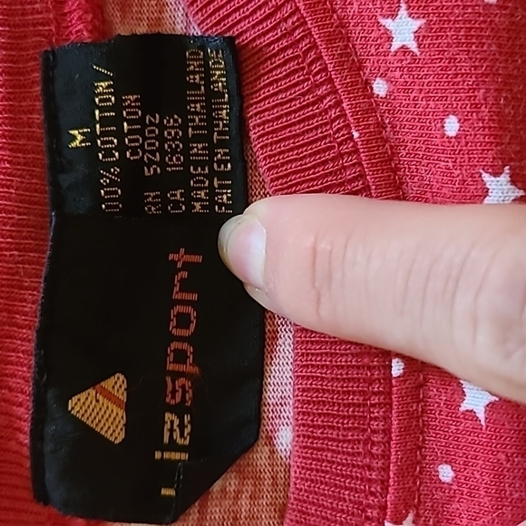 𝅺VINTAGE Liz Sport | Red Star Pattern T-Shirt - Picture 3 of 3